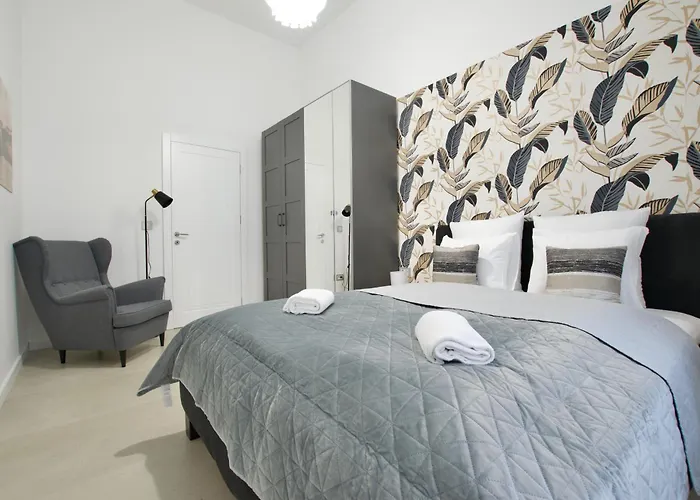 Premium Apartment By Hi5- Near New York Cafe